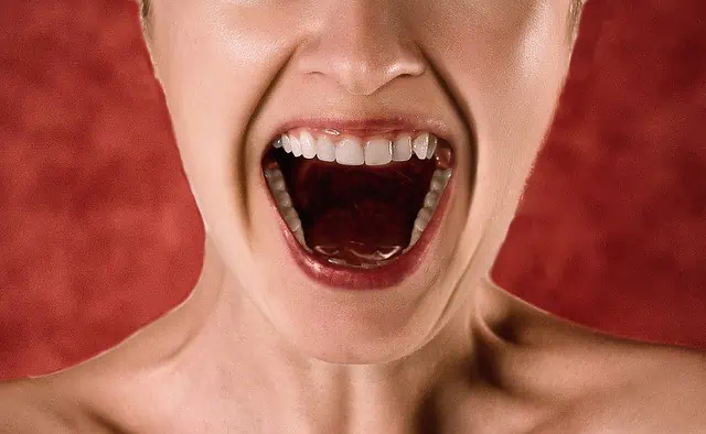 ציסטה היא כמו 'פלולה' או שומה, המתפתחת בתוך חלל הפה ומעוררת תחושה של אי נעימות, כאב וכן הלאה